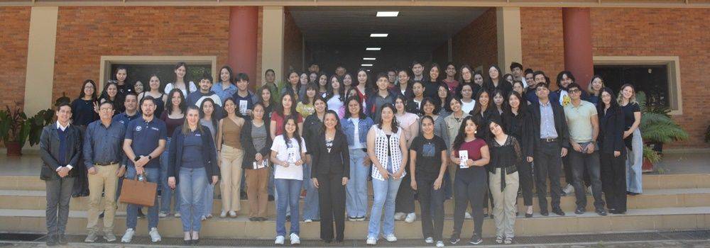 Charla a estudiantes de Administración sobre operaciones de cooperativas
